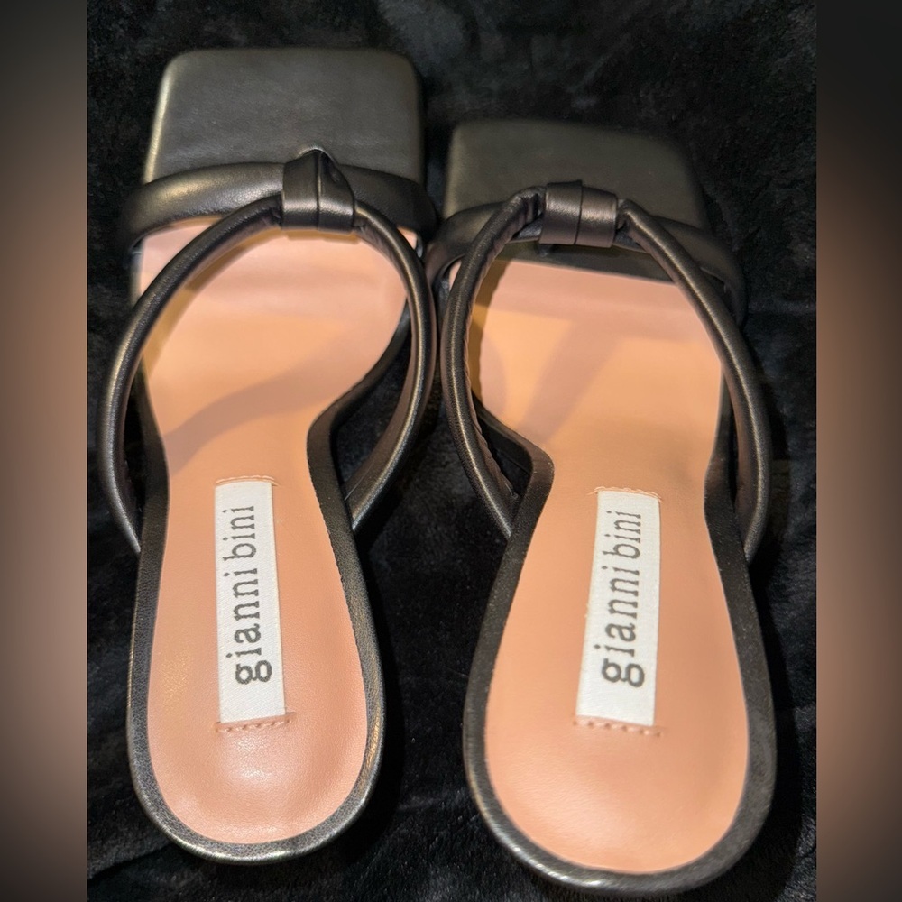 Gianni Bini Black Square Toe Sandals with V-Strap - Picture 2 of 11